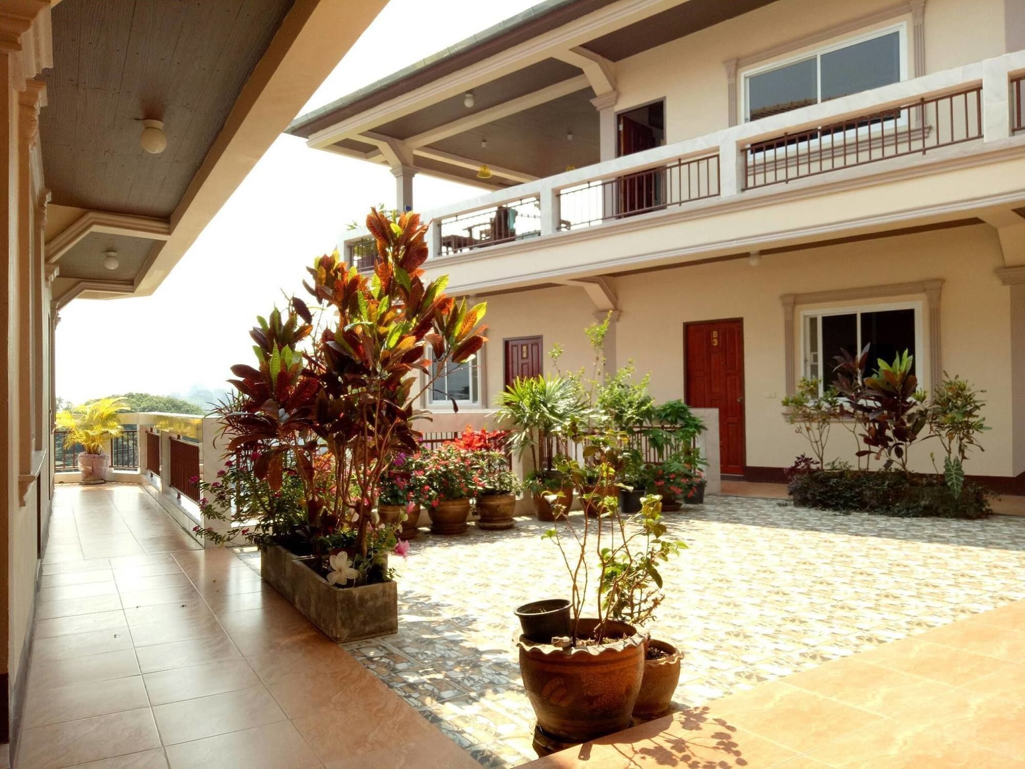 Happy House At Maesalong Hotell Chiang Rai Exteriör bild