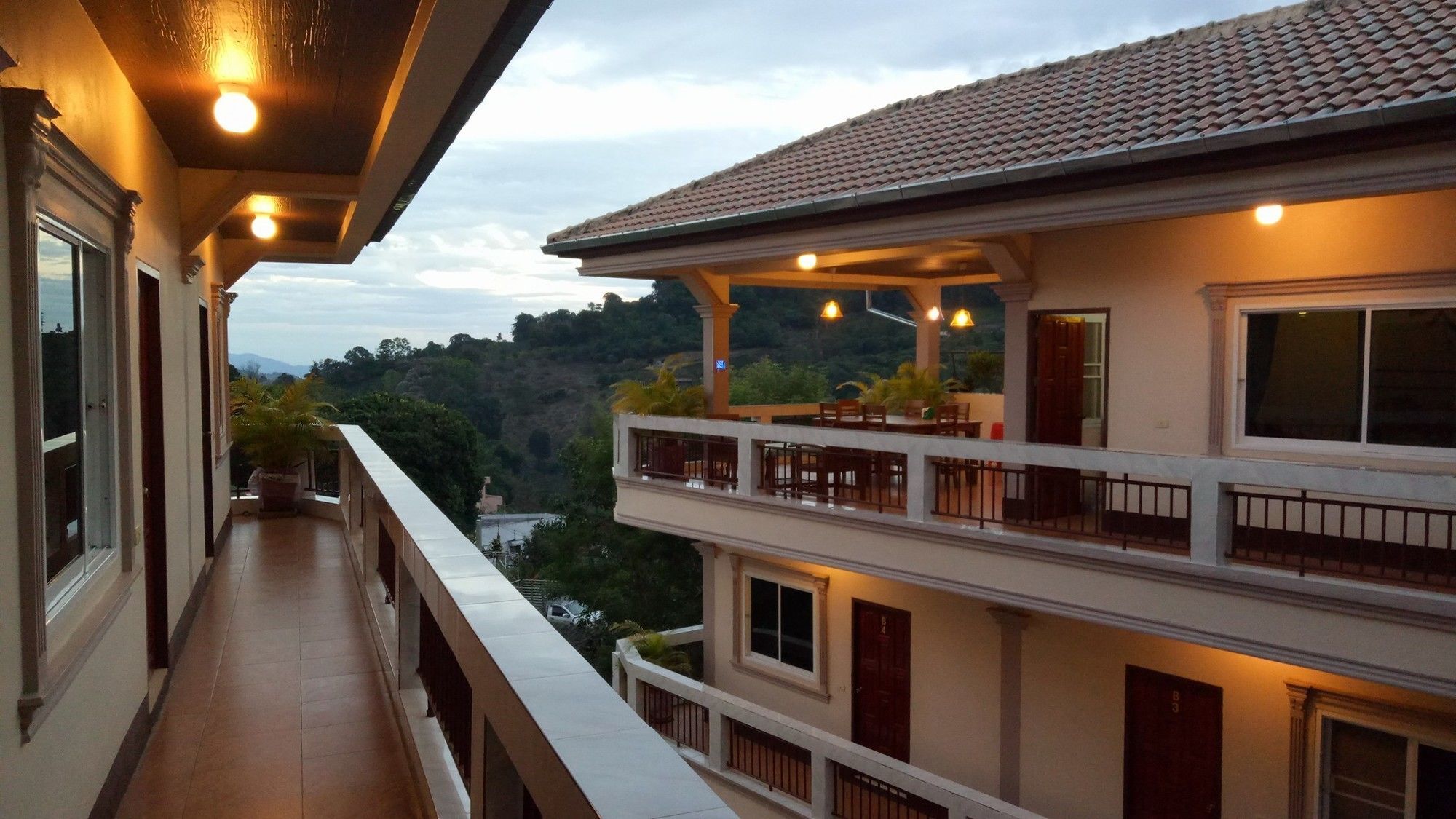 Happy House At Maesalong Hotell Chiang Rai Exteriör bild